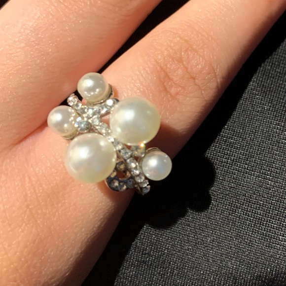 3/$10 Fake pearl/jewel clustered ring - Picture 3 of 3